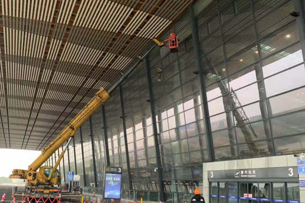 东西湖玻璃幕墙维护和保养